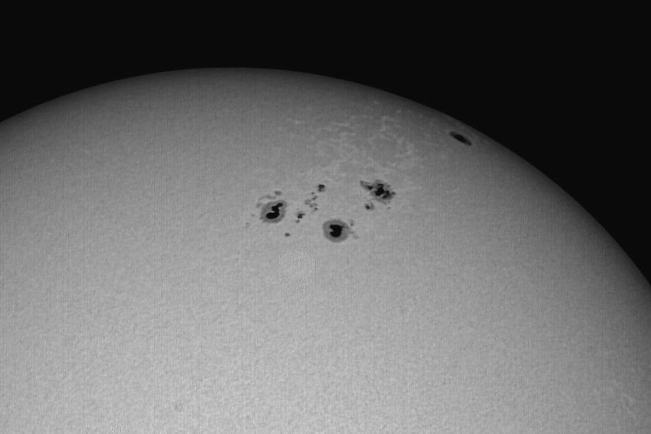 Sun_WL 19-04-2022 BW Solar Activity 19-04-2022 (White Light)